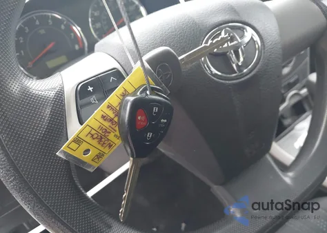 2011 Toyota Corolla S z USA, uszkodzony, nr VIN 2T1BU4EE8BC697290